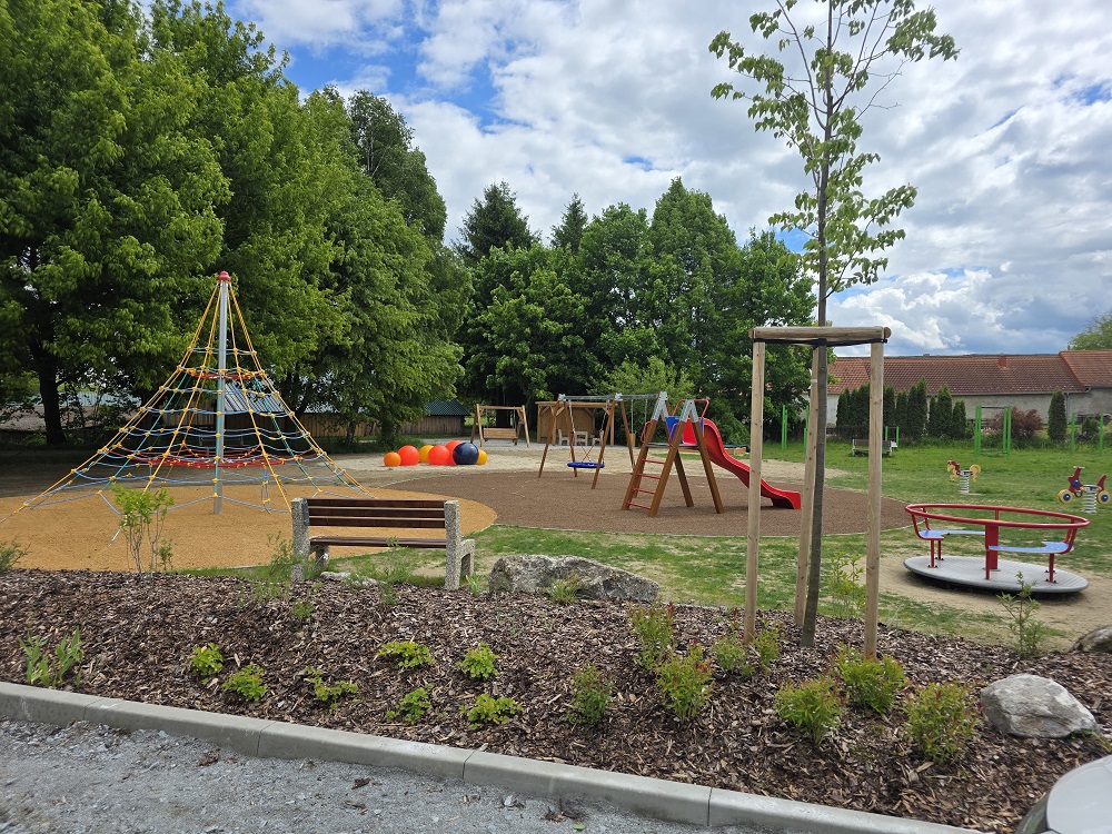 Dětského a workoutové hřiště