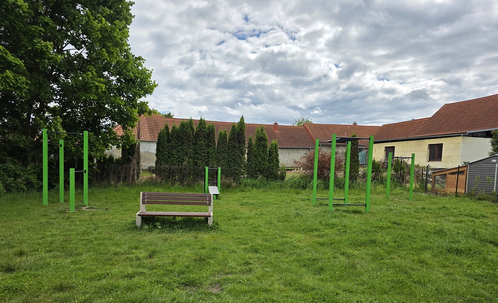 Dětského a workoutové hřiště